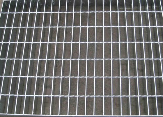 China Grating de aço inoxidável torcido do assoalho da barra, grelhas industriais do assoalho ISO9001 fornecedor
