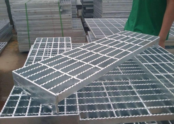 China Material de grande resistência de aço galvanizado exterior durável dos passos de escada Q235 fornecedor