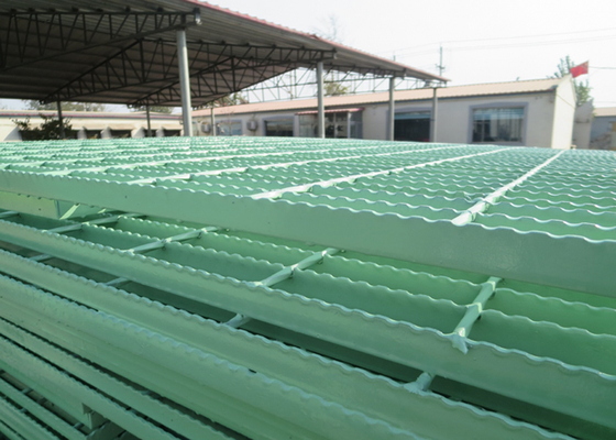 China O PVC revestiu a passagem grating da passarela, plataforma serrilhada galvanizada da grelha do metal fornecedor