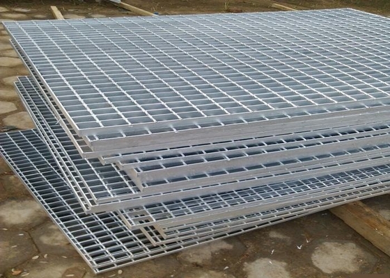 China A forja do padrão 25x3 galvanizou o tipo liso material de aço do Grating A36 fornecedor