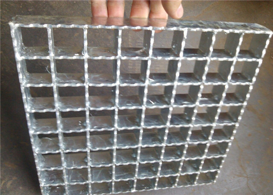 China Grating de aço peso leve de superfície galvanizado serrilhado laminado a alta temperatura fornecedor