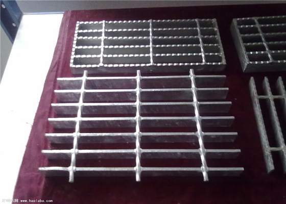 China Grade de aço anti corrosão torcida durável grating de aço serrilhada da barra fornecedor