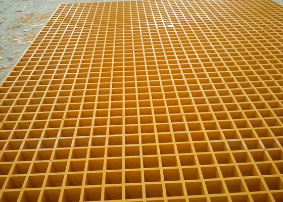China assoalho plástico do furo quadrado de 38MM que raspa a amostra grátis amarela da cor fornecedor