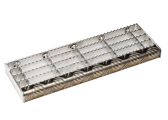 China Placa quadriculado que cheira passos de escada de aço galvanizados 25mm x 3mm fornecedor