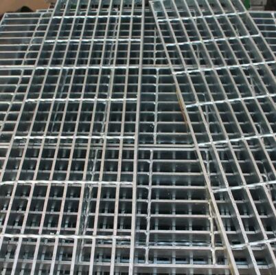 Grelhas de aço galvanizado DIP a quente com estilo serrado e barra simples para plataformas industriais