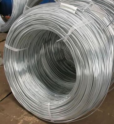 Fios de ferro galvanizados a quente DIP com revestimento de zinco de 50-150 μm para construção e cercas feitos de aço com baixo teor de carbono