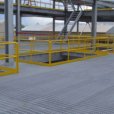Grelhas de aço galvanizadas resistentes ao deslizamento para passeios e plataformas industriais