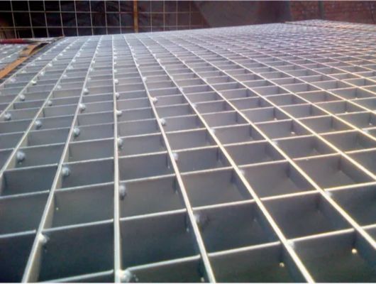 Grelha de Drenagem de Aço Galvanizado com Design Quadrado em Material Q235/Q345