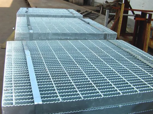 Degraus de escada de grade de aço estável galvanizados a quente
