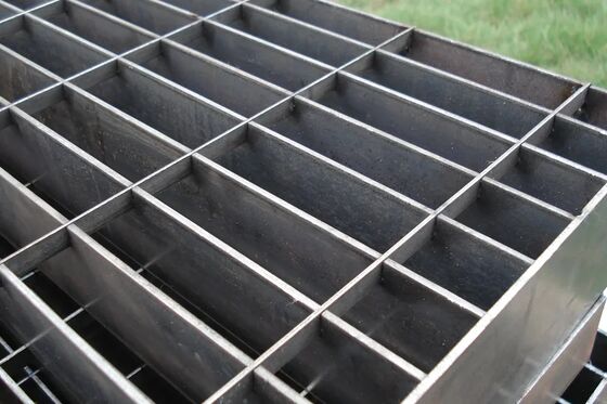 Plain Style and Serrated Style Pressure Locked Steel Grating with I Bar Type for Industrial Platforms