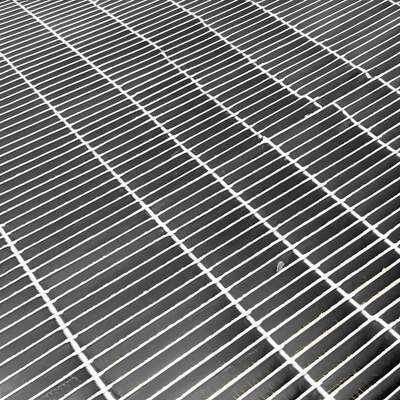 Grelhas de aço galvanizadas de estilo dentado para calçadas de plataforma seguras e personalizáveis