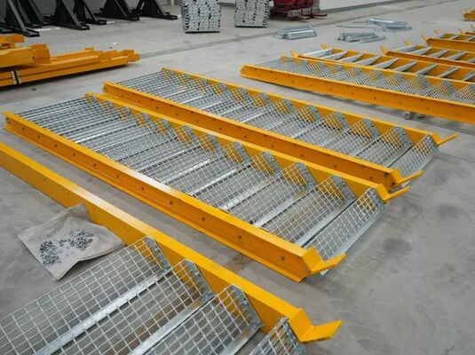 Calor-mergulho galvanizado de aço grades de escada de piso com grades de barras dentadas para alta resistência e segurança