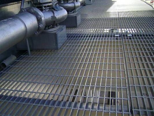 Grade de aço antiderrapante galvanizada a quente com tamanhos personalizáveis ​​para plataformas de grade de barra de metal