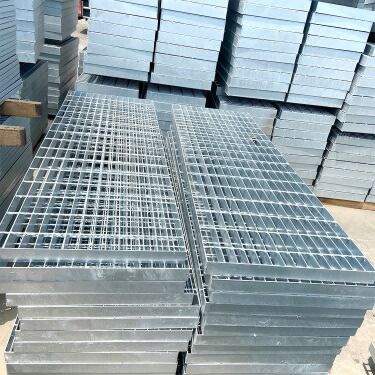 Grade de aço antiderrapante galvanizada a quente com tamanhos personalizáveis ​​para plataformas de grade de barra de metal