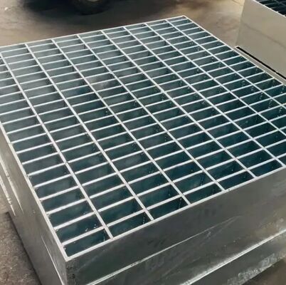 Plataforma galvanizada de grades de aço antiderrapante com tamanhos personalizáveis para passadiços e uso industrial
