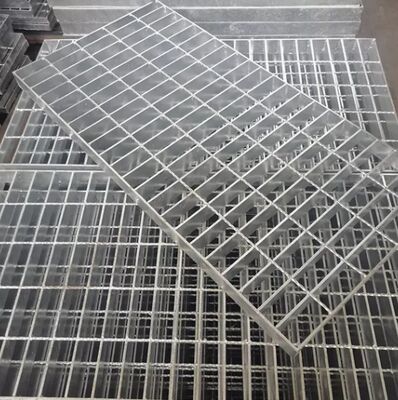 Grelhas de aço galvanizado DIP a quente com estilo serrado e tamanhos personalizáveis para plataformas industriais