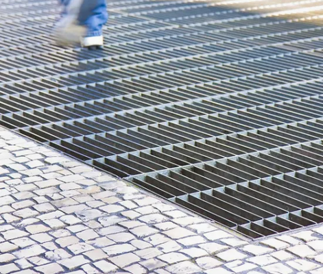 Grade de aço galvanizado por imersão a quente - Grade de barra antiderrapante de alta resistência para pisos industriais