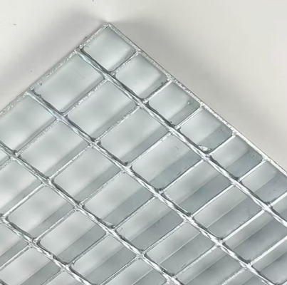 Painéis de grades de barras de aço galvanizadas de alta resistência e galvanizados a quente para passarela de piso