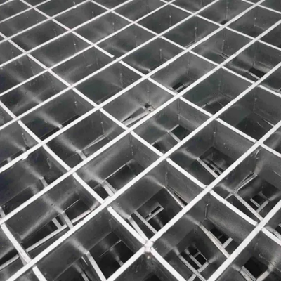Grade de aço galvanizado por imersão a quente padrão australiano para degraus de escadas e passarelas industriais