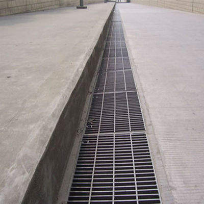 Tampa de aço do dreno do Grating da trincheira para pavimentar o passo da barra transversal de 24 - de 200mm