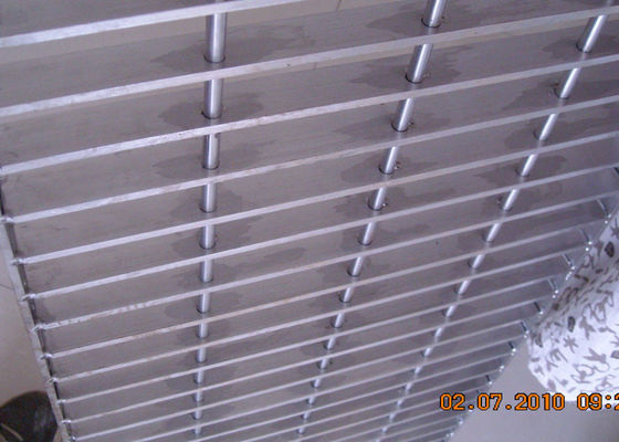 O Grating inoxidável da barra da barra lisa, anti assoalho corrosivo raspa de aço inoxidável