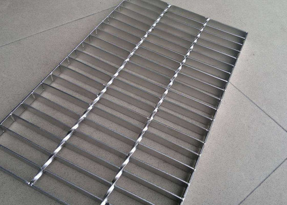 A tampa do metal do dreno da aprovação ISO9001, vário tipo dreno do metal raspa a entrada de automóveis