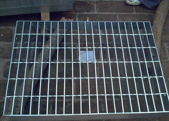 Tampa de aço galvanizada do dreno do Grating com a estrada do quadro do ângulo/terno urbanos do quadrado