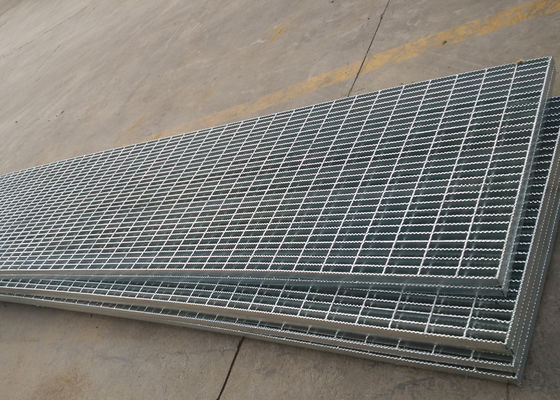 Barra galvanizada mergulhada quente grating de aço da plataforma do aço suave que raspa 25mm x 5mm