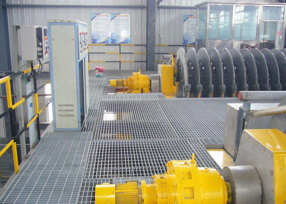Fácil instalar a plataforma grating de aço galvanizou a baixa malha do aço carbono que raspa a barra lisa