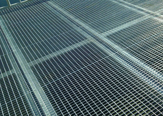 Barra soldada da plataforma da planície da extremidade Grating de aço fechado que raspa o comprimento de 6m