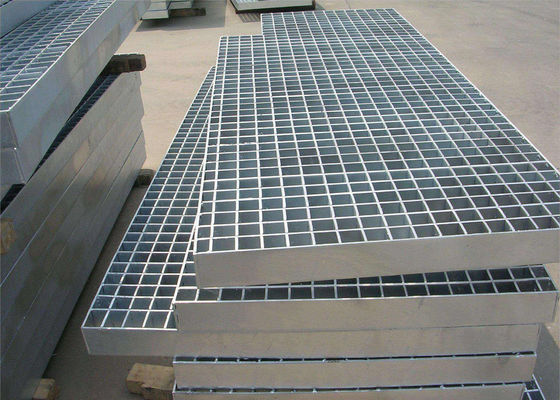 Assoalho de aço inoxidável que raspa o Grating galvanizado do aço do rolamento barra lisa