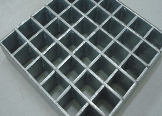 Aço resistente do aço suave que raspa o Grating da barra de aço das grelhas do dreno do metal de 75mm x de 6mm