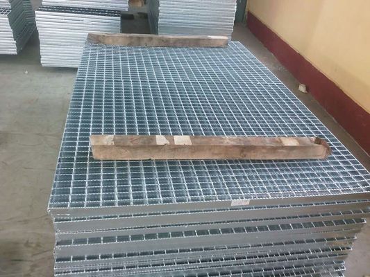 A barra 30X5 do rolamento galvanizou o preço competitivo grating da drenagem de aço