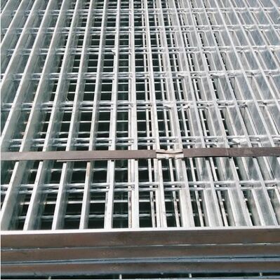 Escalinhas de aço galvanizadas a quente com grade quadrada para degraus externos resistentes à corrosão