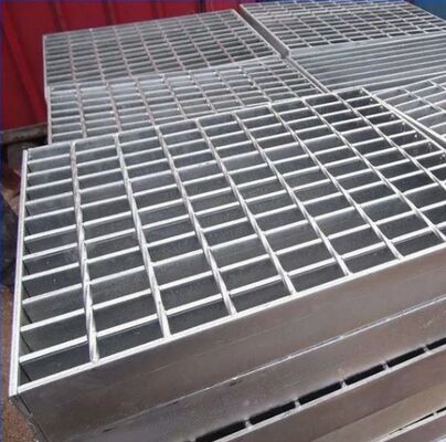 Grelha Serrilhada Soldada de Aço Galvanizado ASTM A36 para Passarelas e Plataformas Industriais