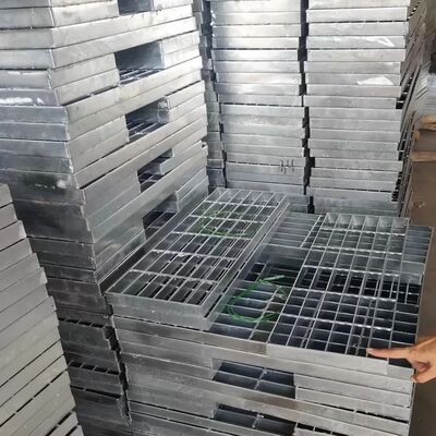 Grelha de Aço Serrilhada Galvanizada Removível 25X3mm para Plataformas e Passarelas Antiderrapantes