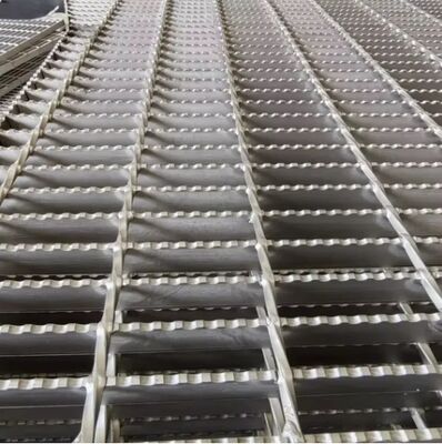 Galvanização a quente DIP Grelhas de aço carbono de barras simples dentadas para calçadas industriais