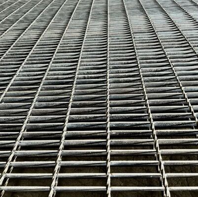 Grade de aço antiderrapante galvanizado a quente com tamanhos personalizáveis ​​para pisos industriais