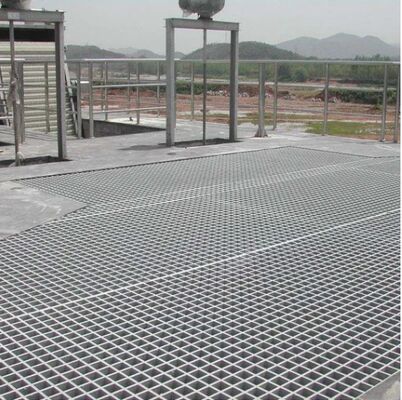 Plataforma galvanizada de grades de aço antiderrapante com tamanhos personalizáveis para passadiços e uso industrial